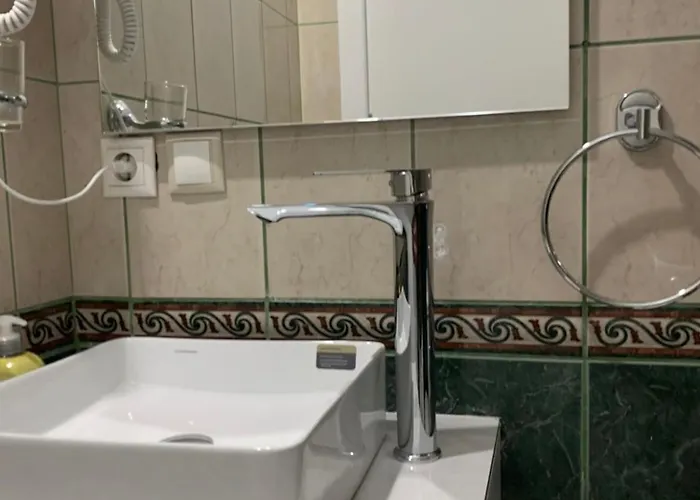 Eloeros 3* Wlora