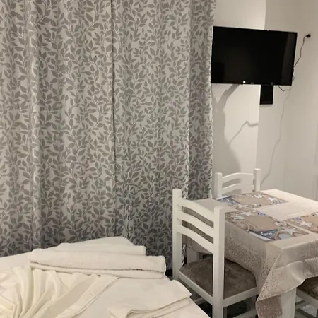 招待所 Eloeros 3*