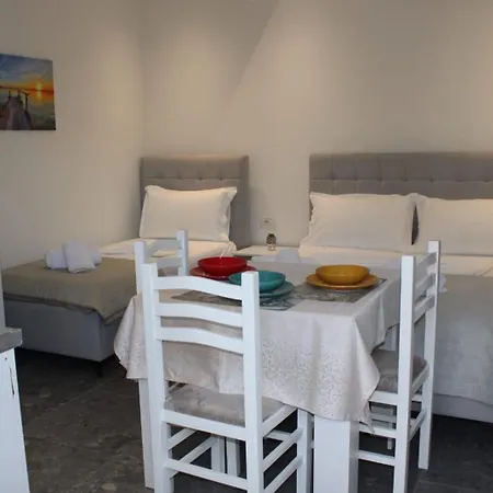 招待所 Eloeros 3*